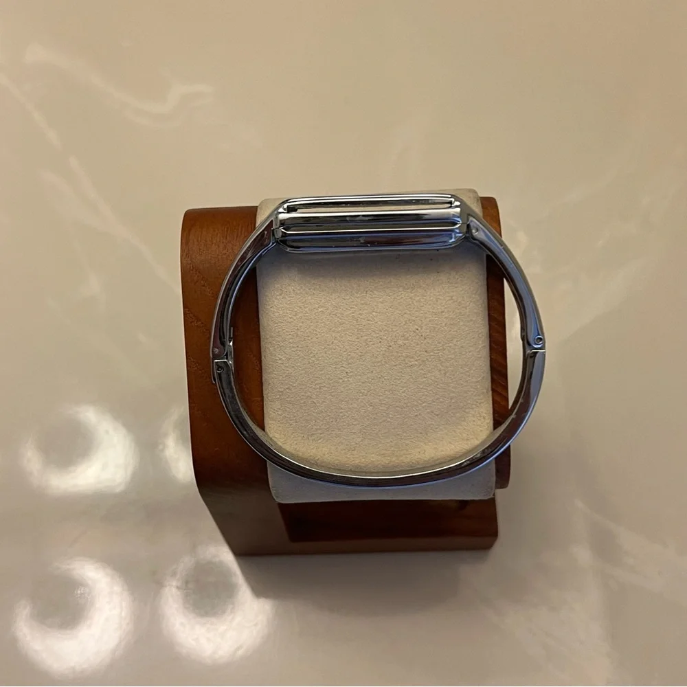Fitbit Bangle (Rare color,‎ MSRP of 60$, for Fitbit flex 2)